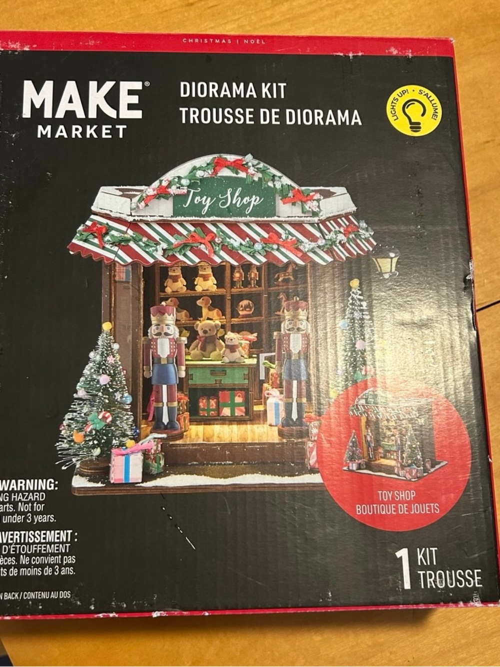MAKE Market Toy Shop Diorama Kit - Christmas Green